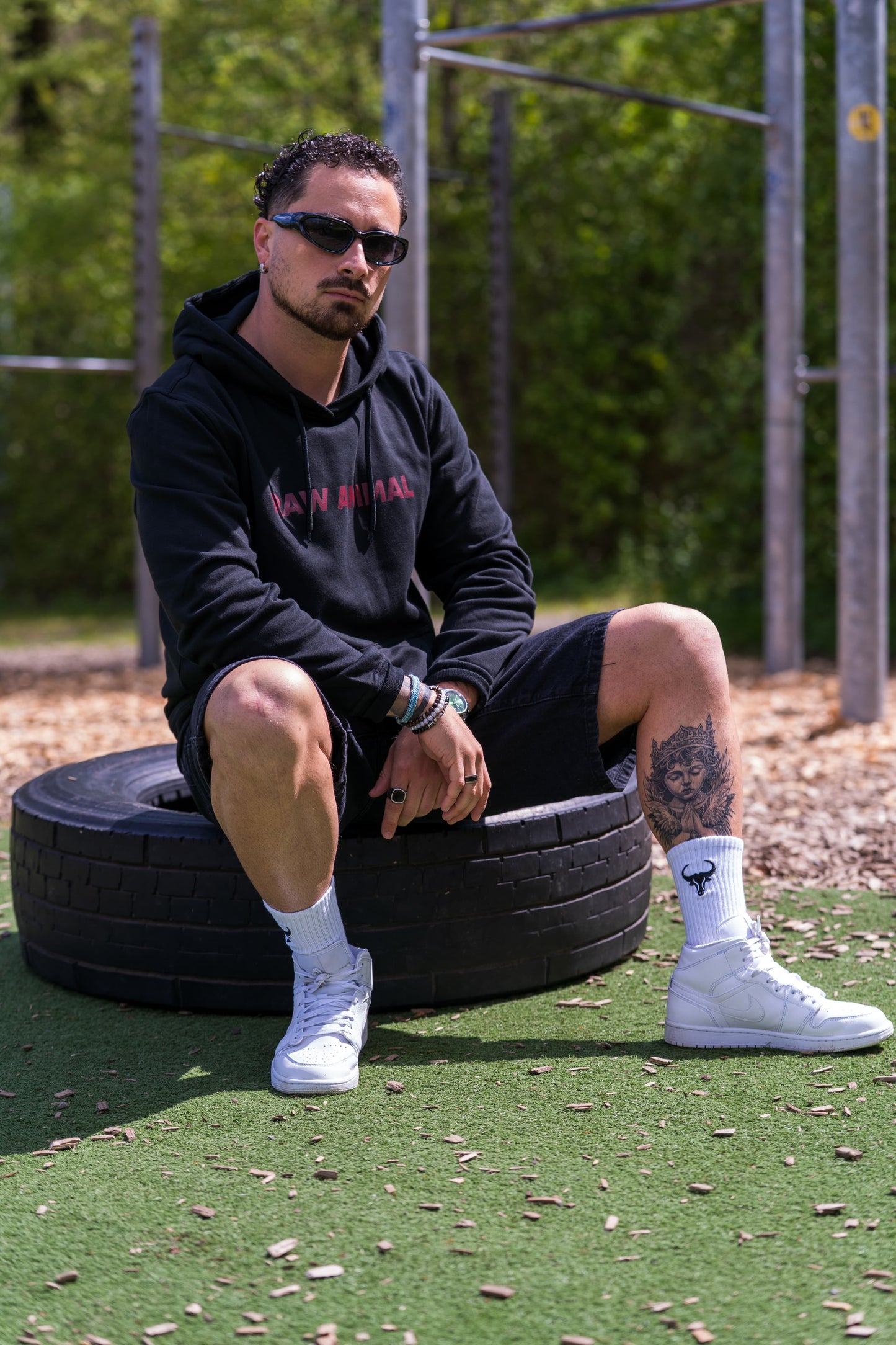 La Felpa con Cappuccio Raw Animal in Nero